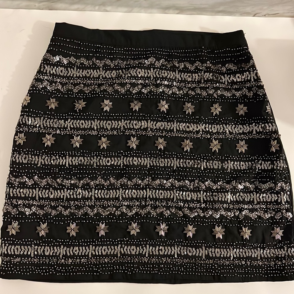 Alya NWT Beaded and Sequin Black Lined Skirt. Size M